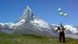 Me Juggling 5 Big Tennisballs in Zermatt