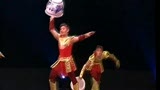 chinese jugglers with potj